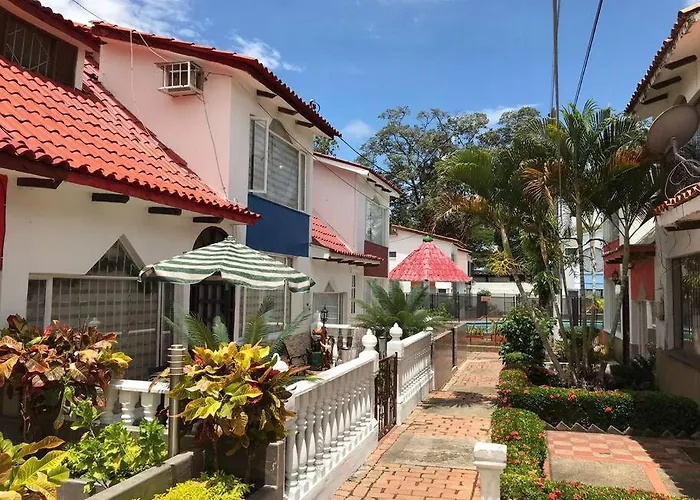 Casa Comoda, Bien Ubicada En Conjunto Con Piscina