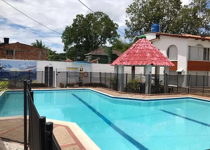 Casa Comoda, Bien Ubicada En Conjunto Con Piscina